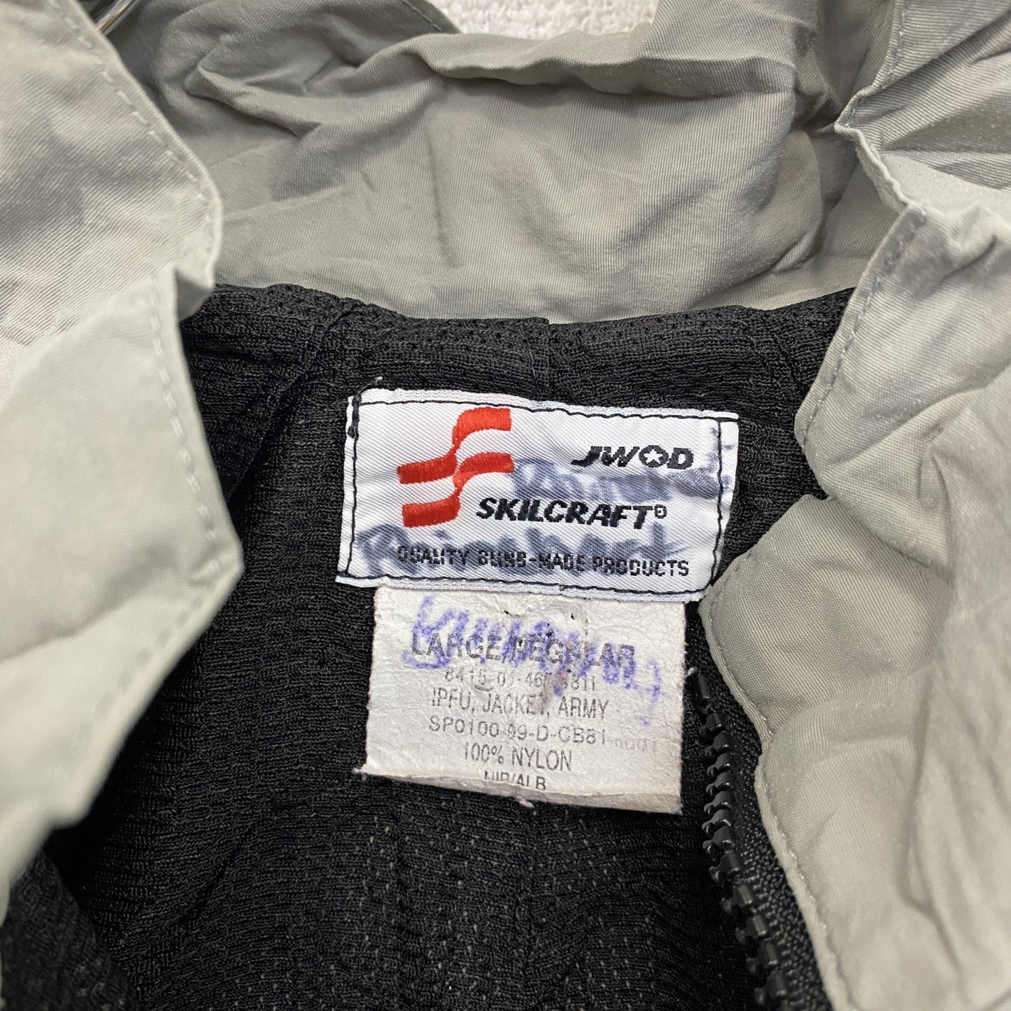 米軍 U.S.ARMY トレーニングジャケット ナイロンジャケット グレー Lサイズ