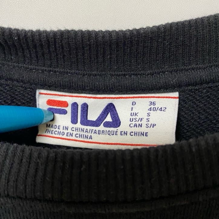 古着 used FILA フィラ 長袖ビッグロゴカラフルデザインスウェット トレーナー クルーネック ブラック Sサイズ