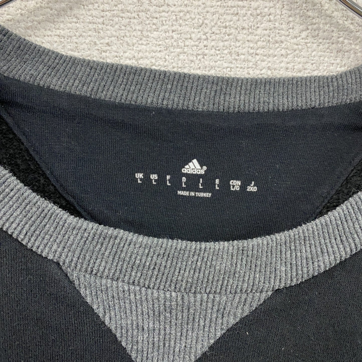 adidas アディダス スウェット/トレーナー 前V デカロゴ 黒 ブラック 2XOサイズ