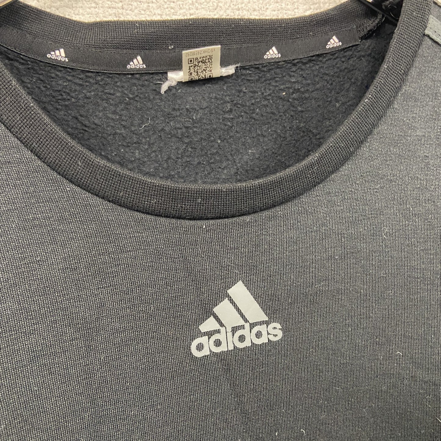 adidas アディダス スウェット/トレーナー パフォーマンスロゴ 黒 ブラック