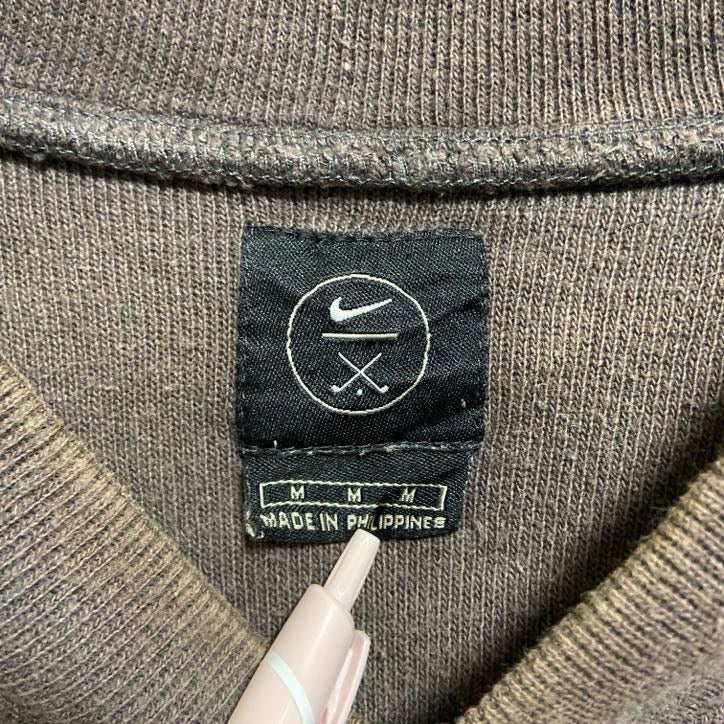 古着 used NIKE ナイキゴルフ 長袖ワンポイント刺繍スウェット トレーナー スポーツ 茶色 ブラウン 秋冬服 Mサイズ