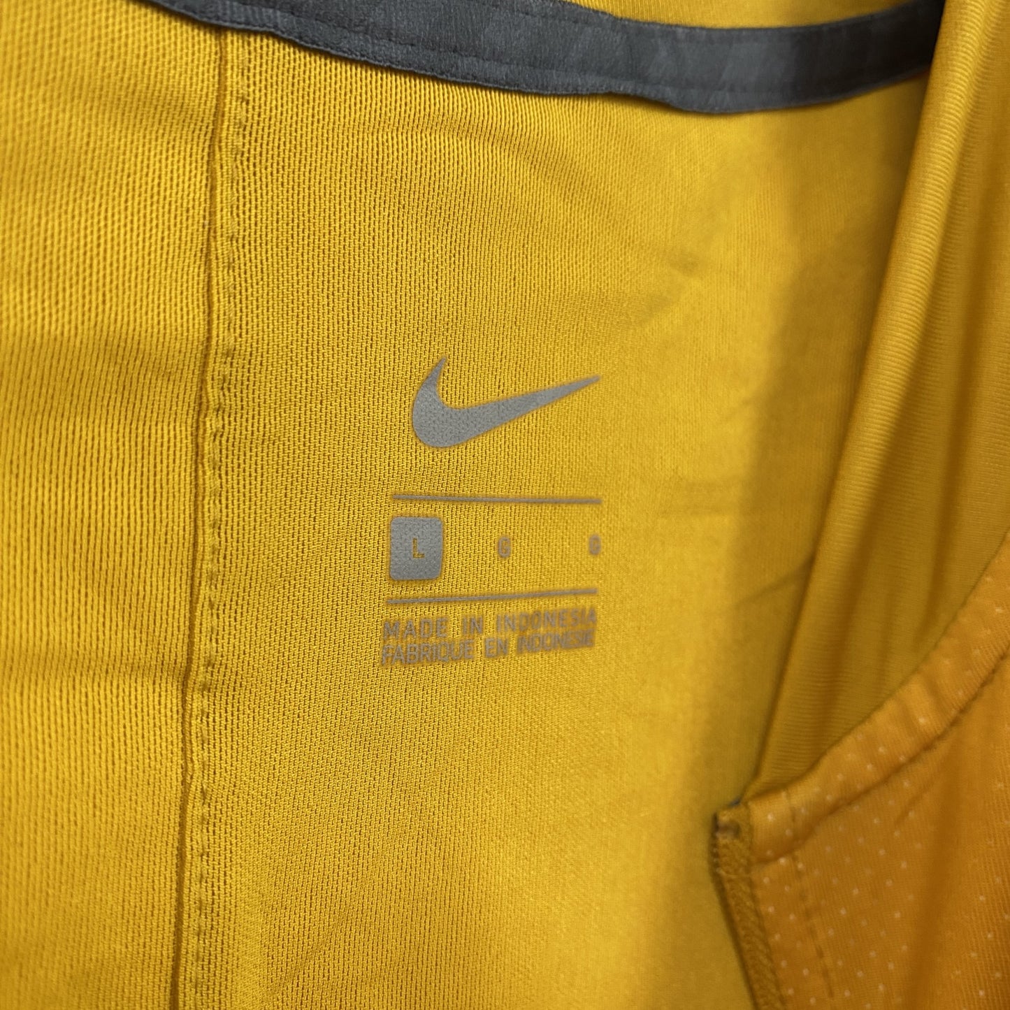 NIKE ナイキ 半袖 ハーフジップナイロンジャケット スウッシュロゴ 黄色 イエロー Lサイズ