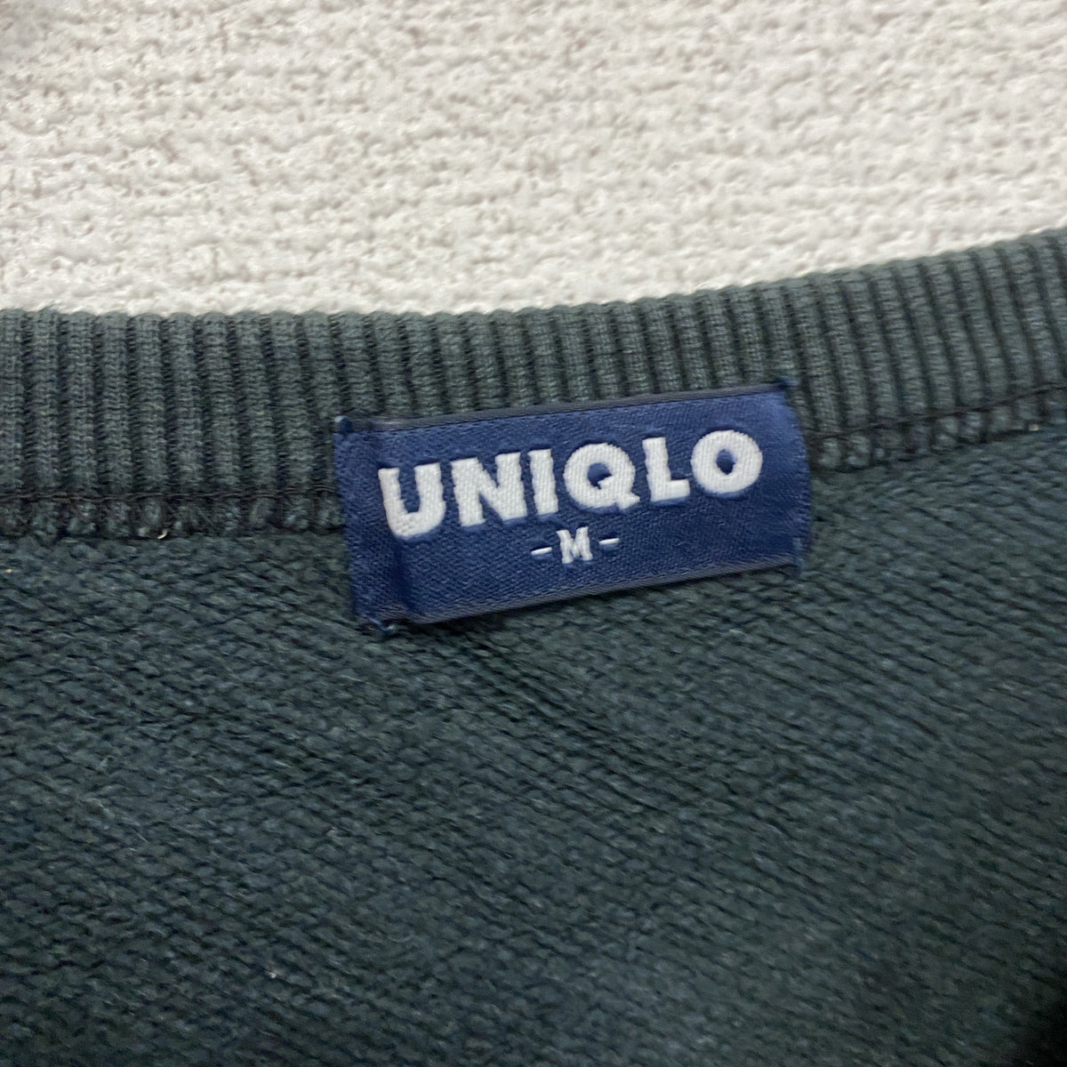 UNIQLO　ユニクロ　スウェット/トレーナー　無地　フェード　黒　ブラック　Mサイズ　古着