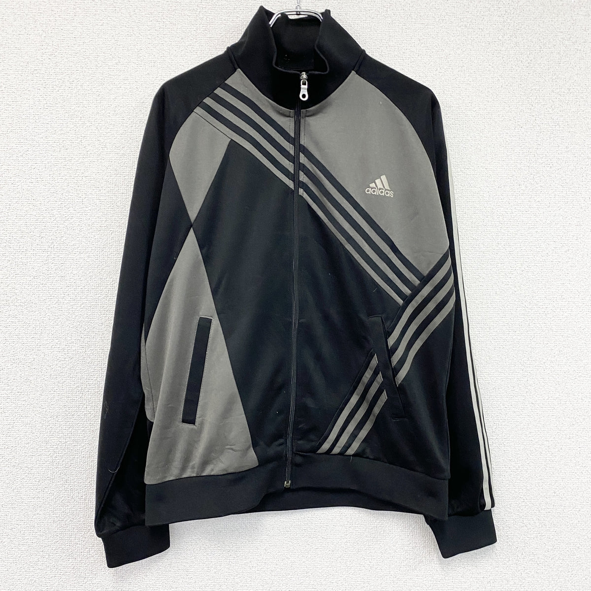 adidas　アディダス　トラックジャケット/ジャージ　黒　ブラック　グレー　XOサイズ　古着