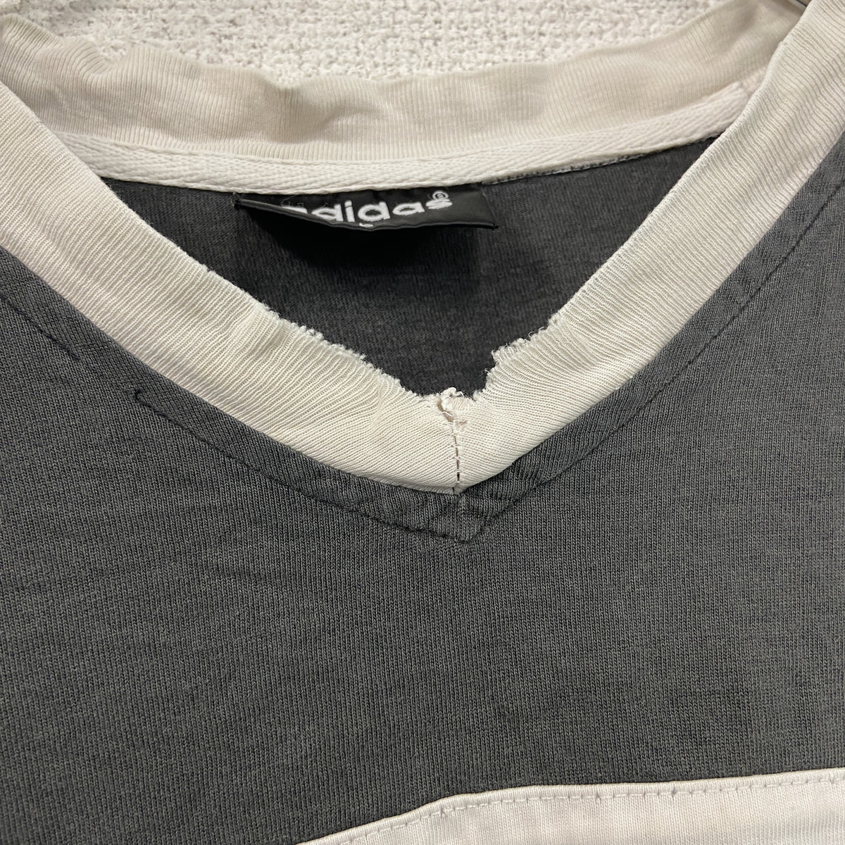 adidas　アディダス　半袖Tシャツ　Vネック　ボーダー　黒　ブラック　白　ホワイト　Lサイズ　古着