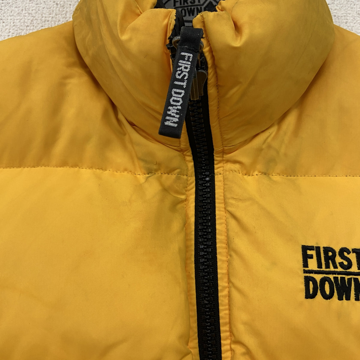 FIRST DOWN　ファーストダウン　ダウンベスト　リバーシブル　黒　ブラック　黄色　イエロー　Lサイズ　古着