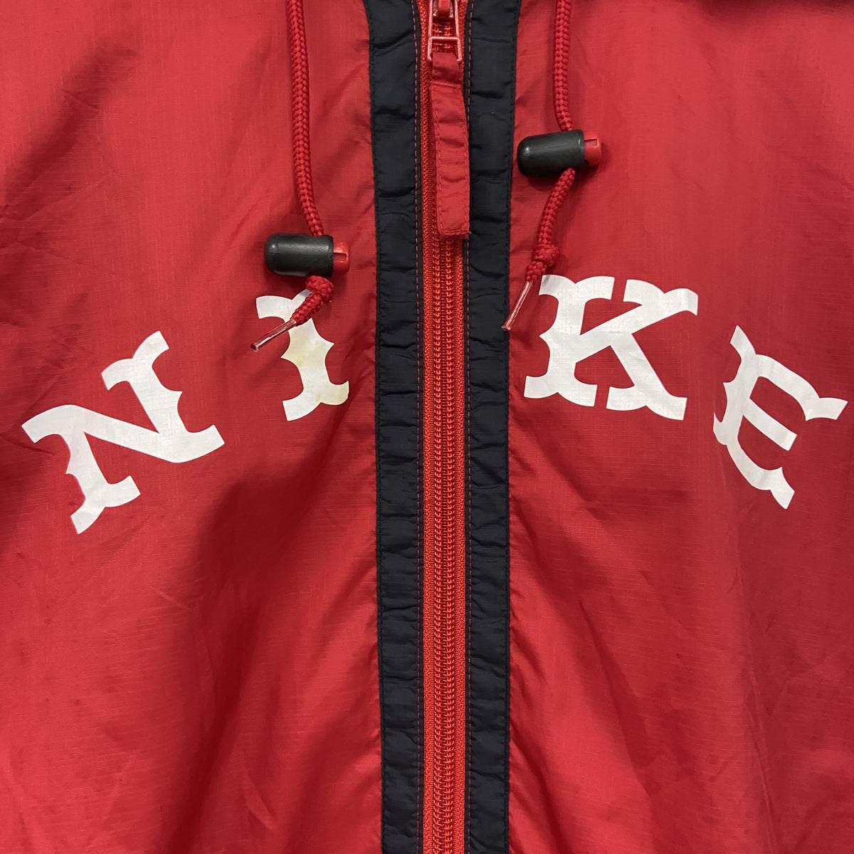 NIKE　ナイキ　ハーフジップナイロンプルオーバージャケット　フーディー　赤　レッド　Lサイズ　古着