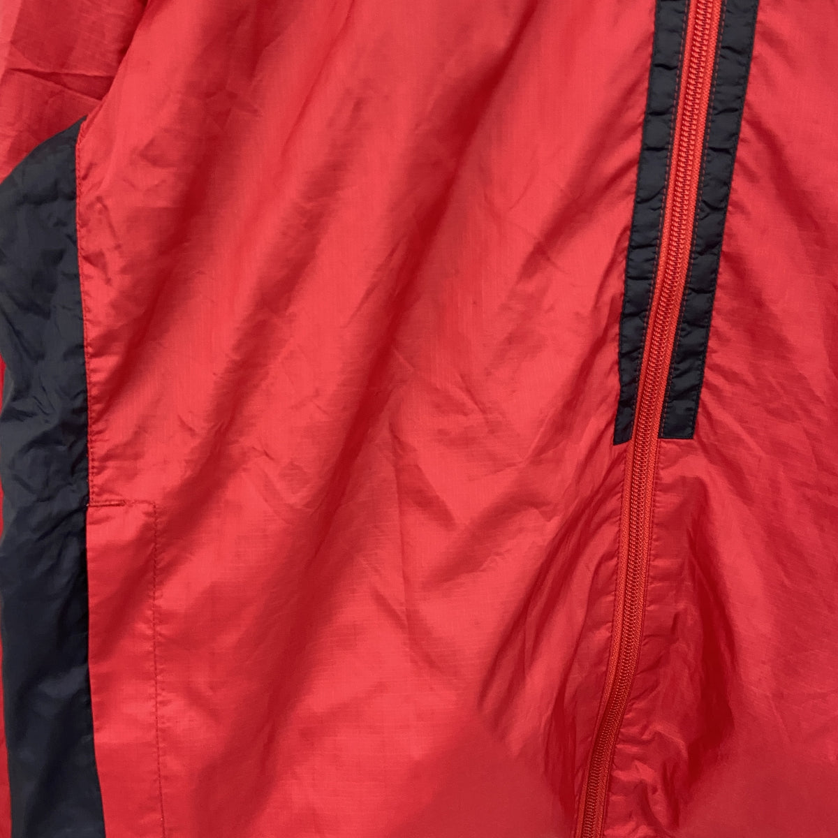 NIKE　ナイキ　ハーフジップナイロンプルオーバージャケット　フーディー　赤　レッド　Lサイズ　古着