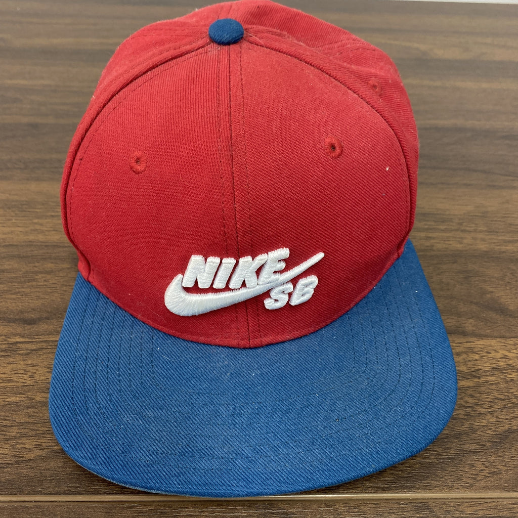 NIKE SB　ナイキエスビー　キャップ　ベースボールキャップ　刺　赤　レッド　紺　ネイビー　古着