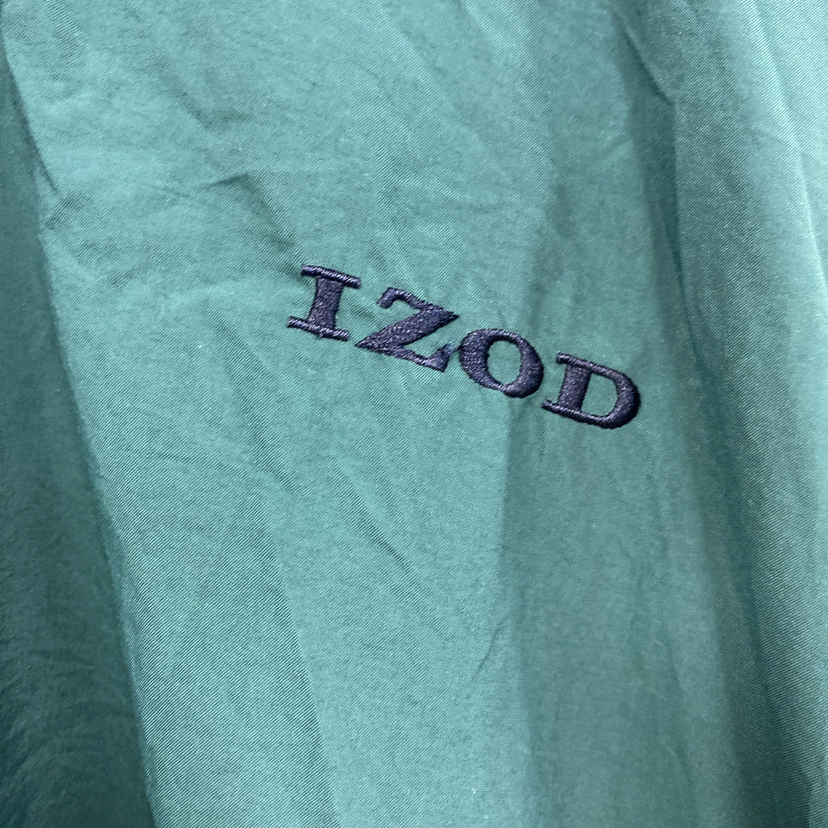 90s　IZOD　アイゾッド　ナイロンプルオーバージャケット　刺繍ロゴ　ヴィンテージ　緑　グリーン　Mサイズ ウインドブレーカー ナイロンアウター メンズ 古着