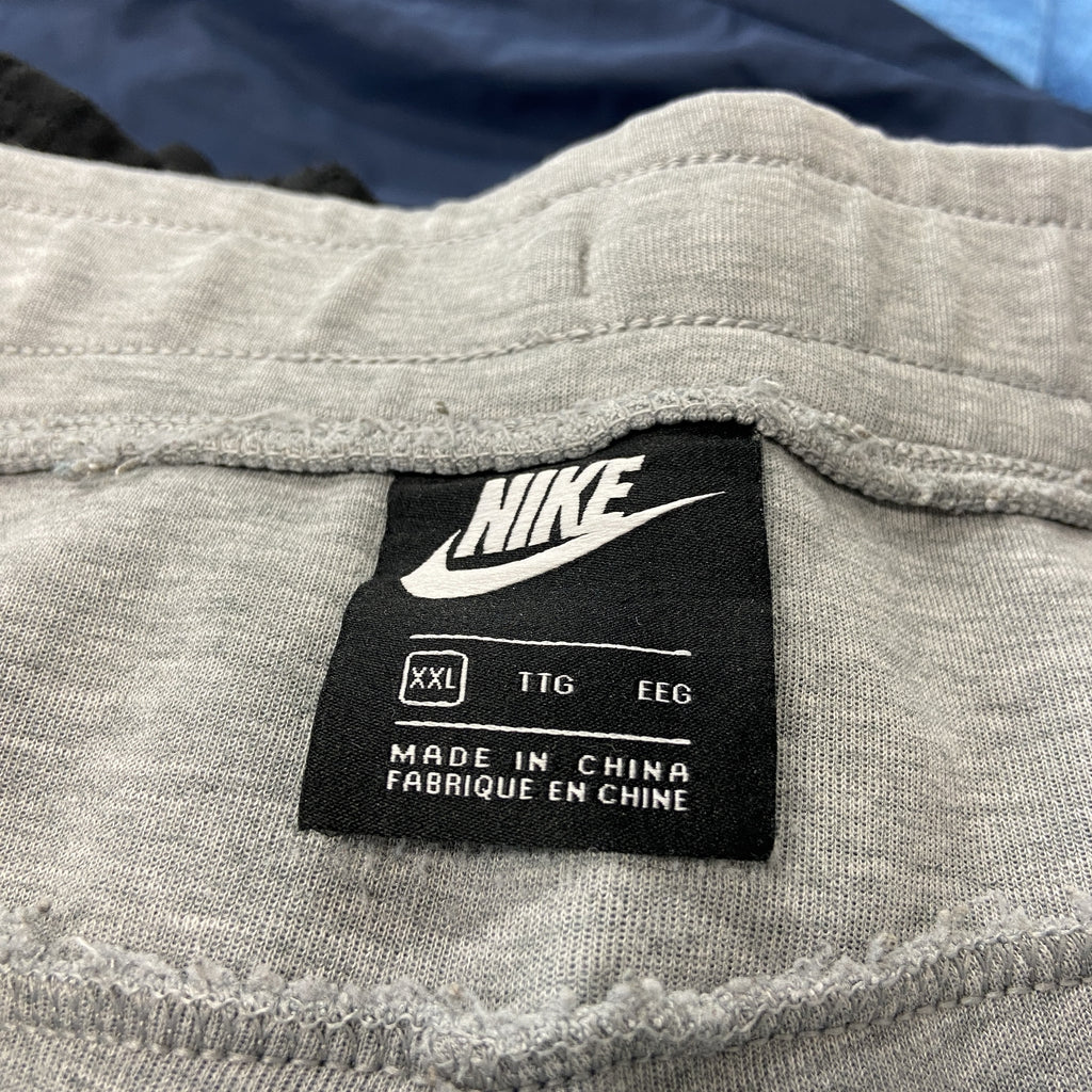 NIKE　ナイキ　スウェットパンツ　灰色　グレー　XXLサイズ　古着