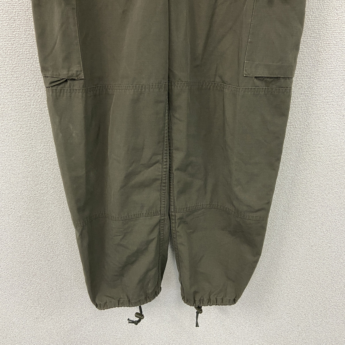 HEERESEIGENTUM　FECSA　オーストラリア軍　カーゴパンツ/ミリタリーパンツ　ジップフライ　カーキ　1サイズ　古着