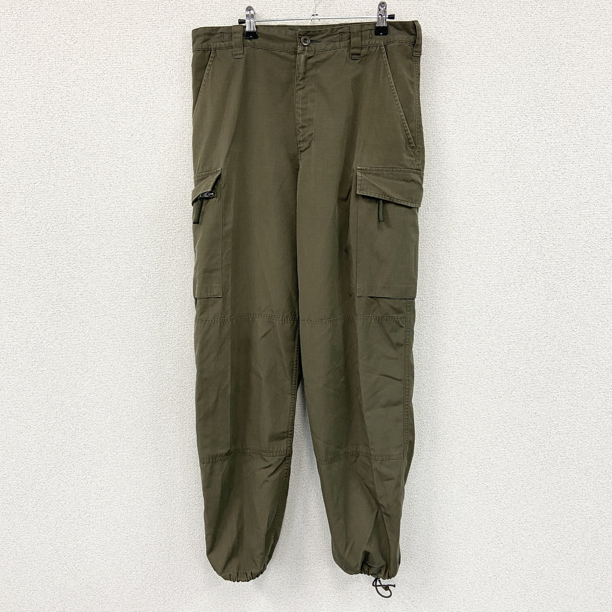 HEERESEIGENTUM　FECSA　オーストラリア軍　カーゴパンツ/ミリタリーパンツ　ジップフライ　カーキ　1サイズ　古着