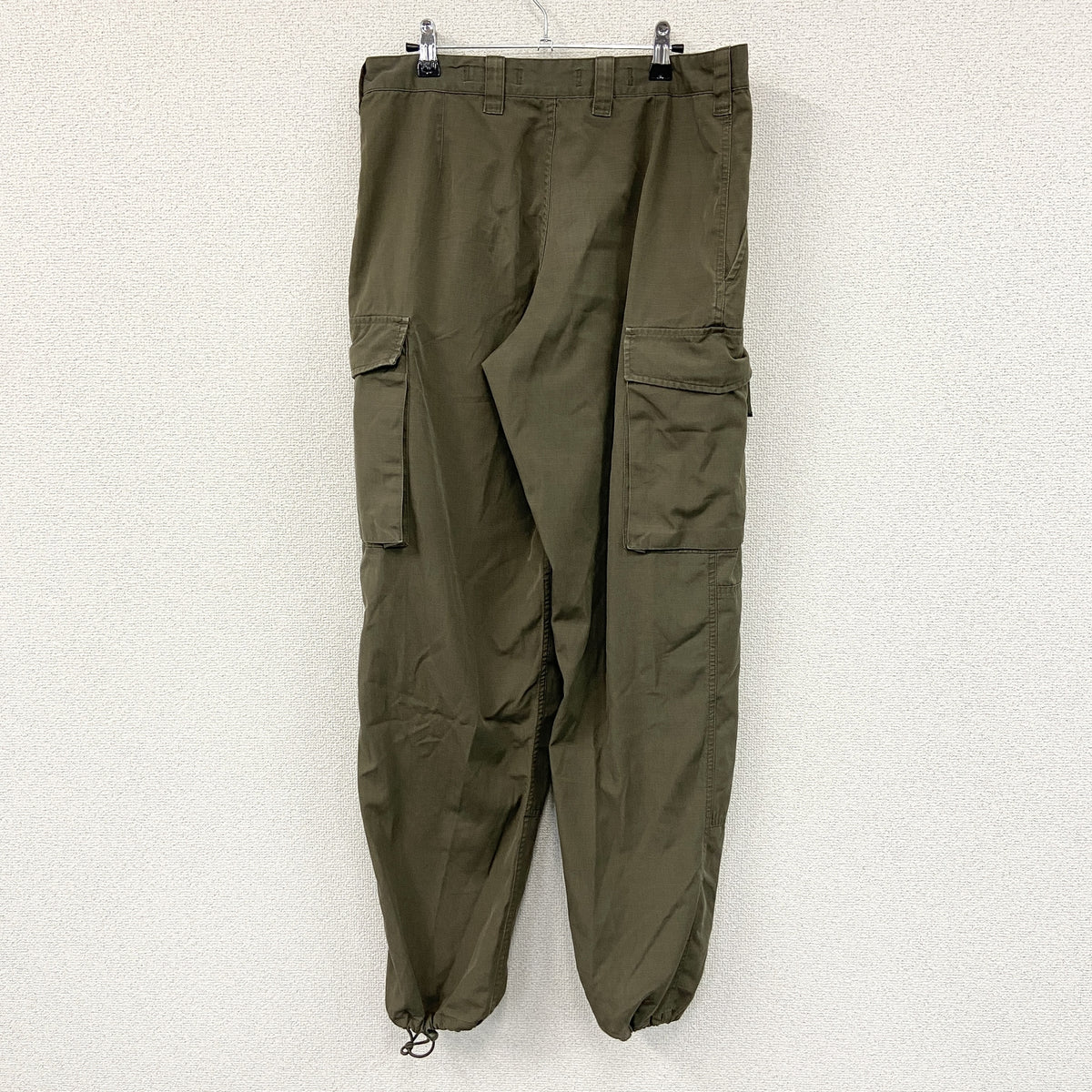 HEERESEIGENTUM　FECSA　オーストラリア軍　カーゴパンツ/ミリタリーパンツ　ジップフライ　カーキ　1サイズ　古着