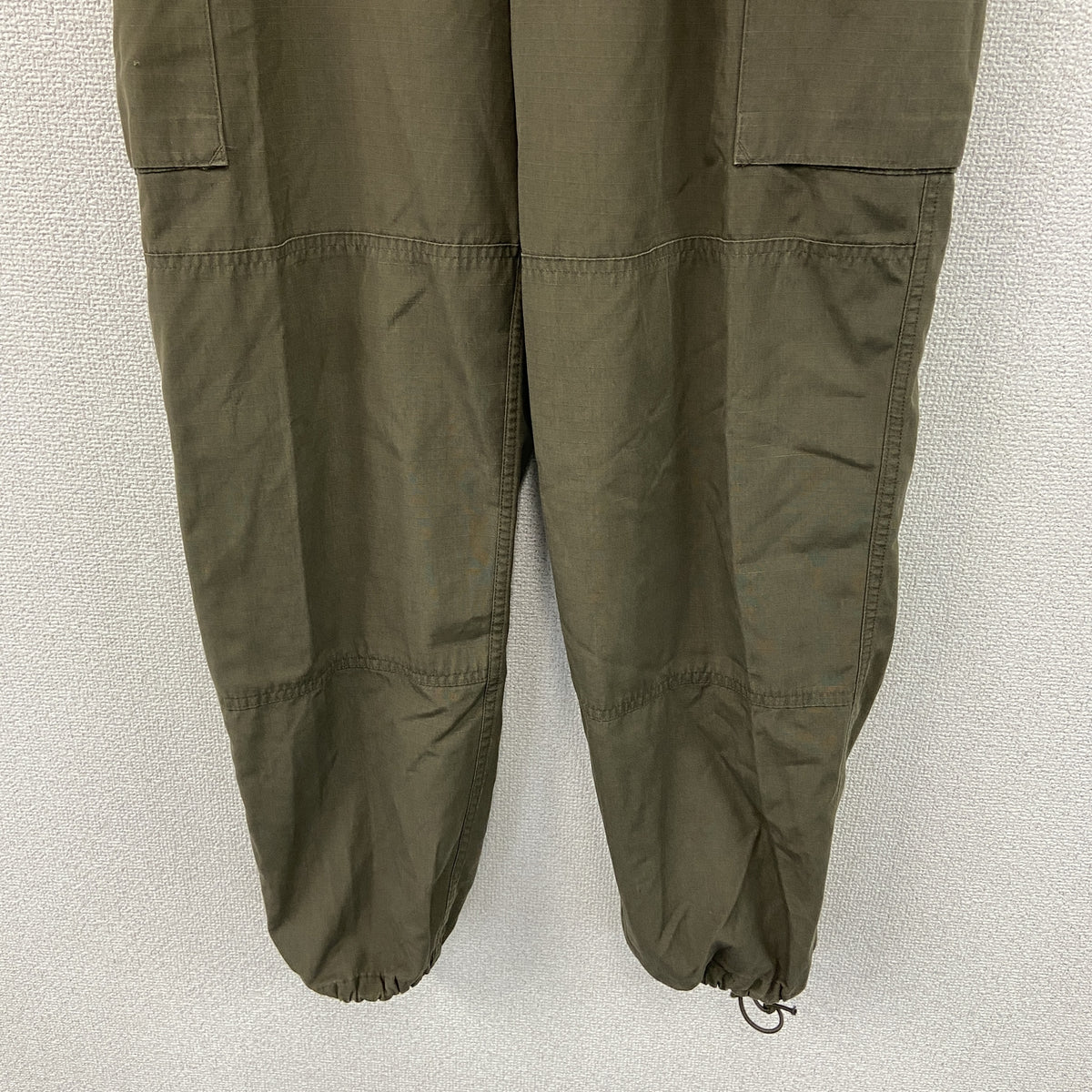 HEERESEIGENTUM　FECSA　オーストラリア軍　カーゴパンツ/ミリタリーパンツ　ジップフライ　カーキ　1サイズ　古着