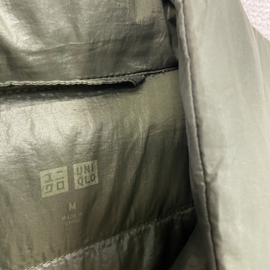 UNIQLO　ユニクロ　ダウンジャケット　ウルトラライトダウン　ダウン90％　カーキ　Mサイズ　古着