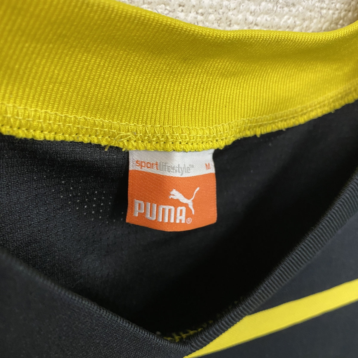 PUMA　プーマ　半袖プリントTシャツ　黒　黄色　ブラック　イエロー　Mサイズ　古着