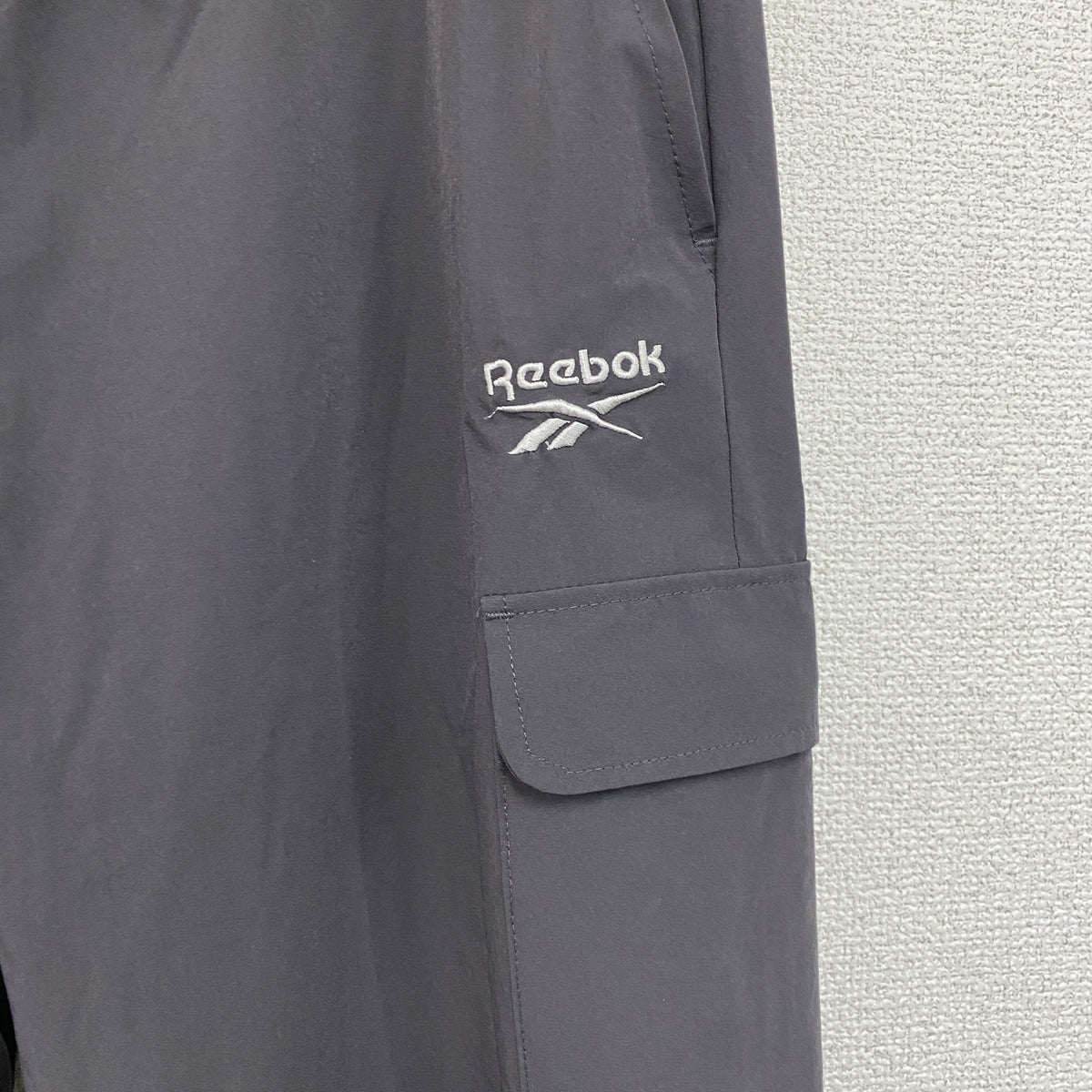 Reebok　リーボック　ナイロンパンツ　ダークグレー　Mサイズ　古着