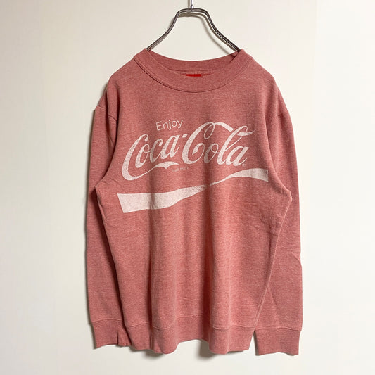 古着 used　CocaCola　コカコーラ　長袖公式プリントスウェット　トレーナー　クルーネック　ピンク　秋冬服　Sサイズ