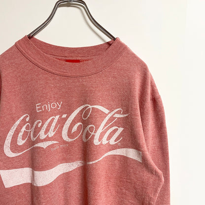 古着 used　CocaCola　コカコーラ　長袖公式プリントスウェット　トレーナー　クルーネック　ピンク　秋冬服　Sサイズ