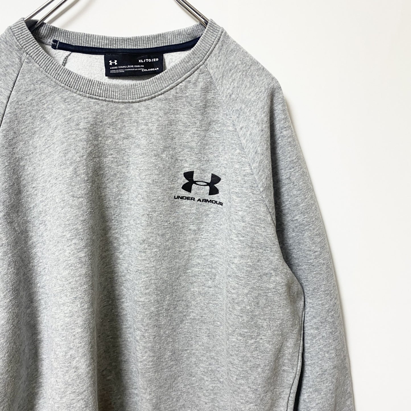 古着 used　UNDER ARMOUR アンダーアーマー　長袖プリントスウェット　トレーナー　ワンポイントロゴ　XLサイズ