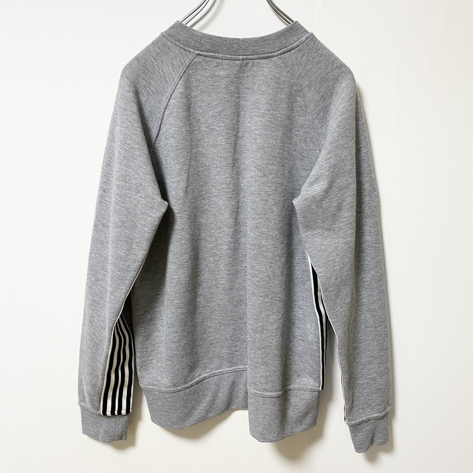 AVIA　長袖スウェット　トレーナー　サイドライン　シンプル　グレー　灰色　秋冬服　Mサイズ　古着