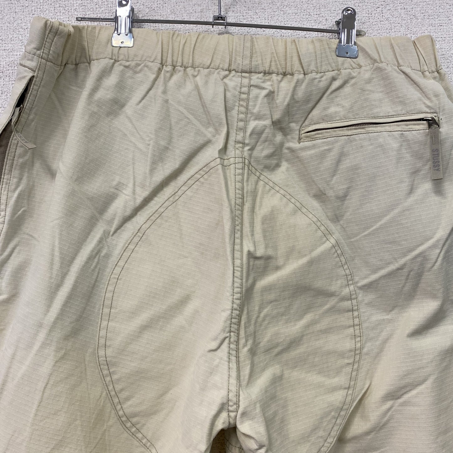 STUSSY　ステューシー　ハーフパンツ　アイボリー