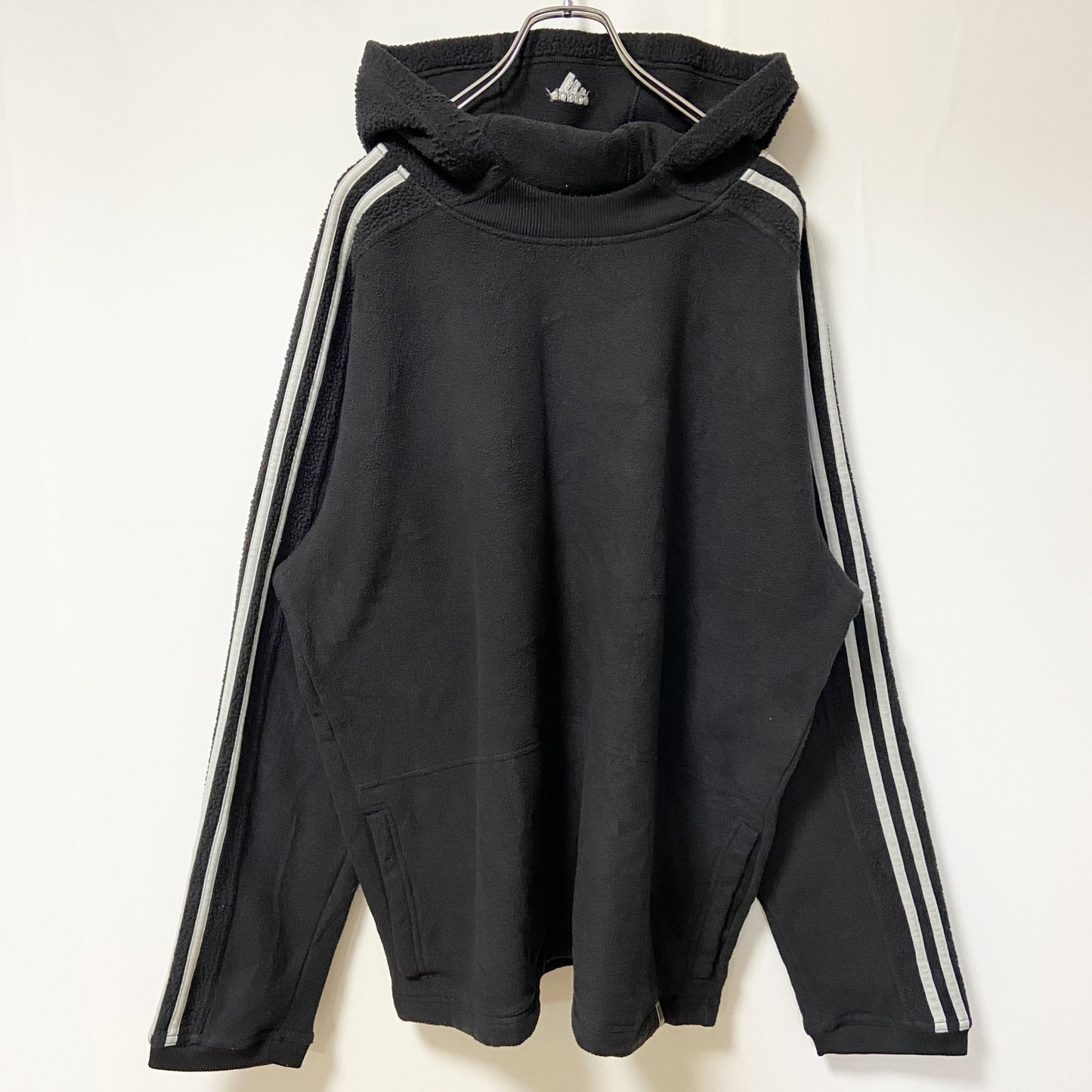 古着 used　adidas アディダス　長袖フリースパーカー　プルオーバー　ライン　ブラック　ワンポイントロゴ刺繍　XLサイズ