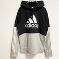 adidas　アディダス　長袖フロントプリントパーカー　スウェットプルオーバー　黒　ブラック　グレー　灰色　秋冬服　Mサイズ　古着