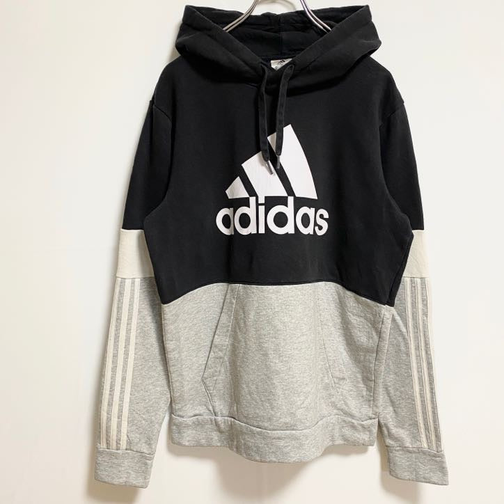 古着 used　adidas　アディダス　長袖フロントプリントパーカー　スウェットプルオーバー　黒　グレー　秋冬服　Mサイズ