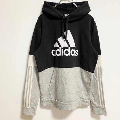 古着 used　adidas　アディダス　長袖フロントプリントパーカー　スウェットプルオーバー　黒　グレー　秋冬服　Mサイズ