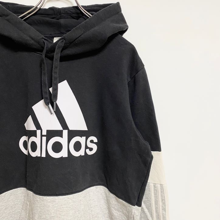 adidas　アディダス　長袖フロントプリントパーカー　スウェットプルオーバー　黒　ブラック　グレー　灰色　秋冬服　Mサイズ　古着