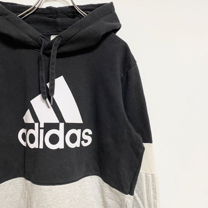 古着 used　adidas　アディダス　長袖フロントプリントパーカー　スウェットプルオーバー　黒　グレー　秋冬服　Mサイズ