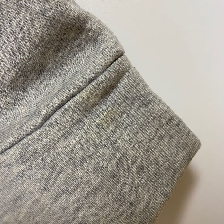 adidas　アディダス　長袖フロントプリントパーカー　スウェットプルオーバー　黒　ブラック　グレー　灰色　秋冬服　Mサイズ　古着