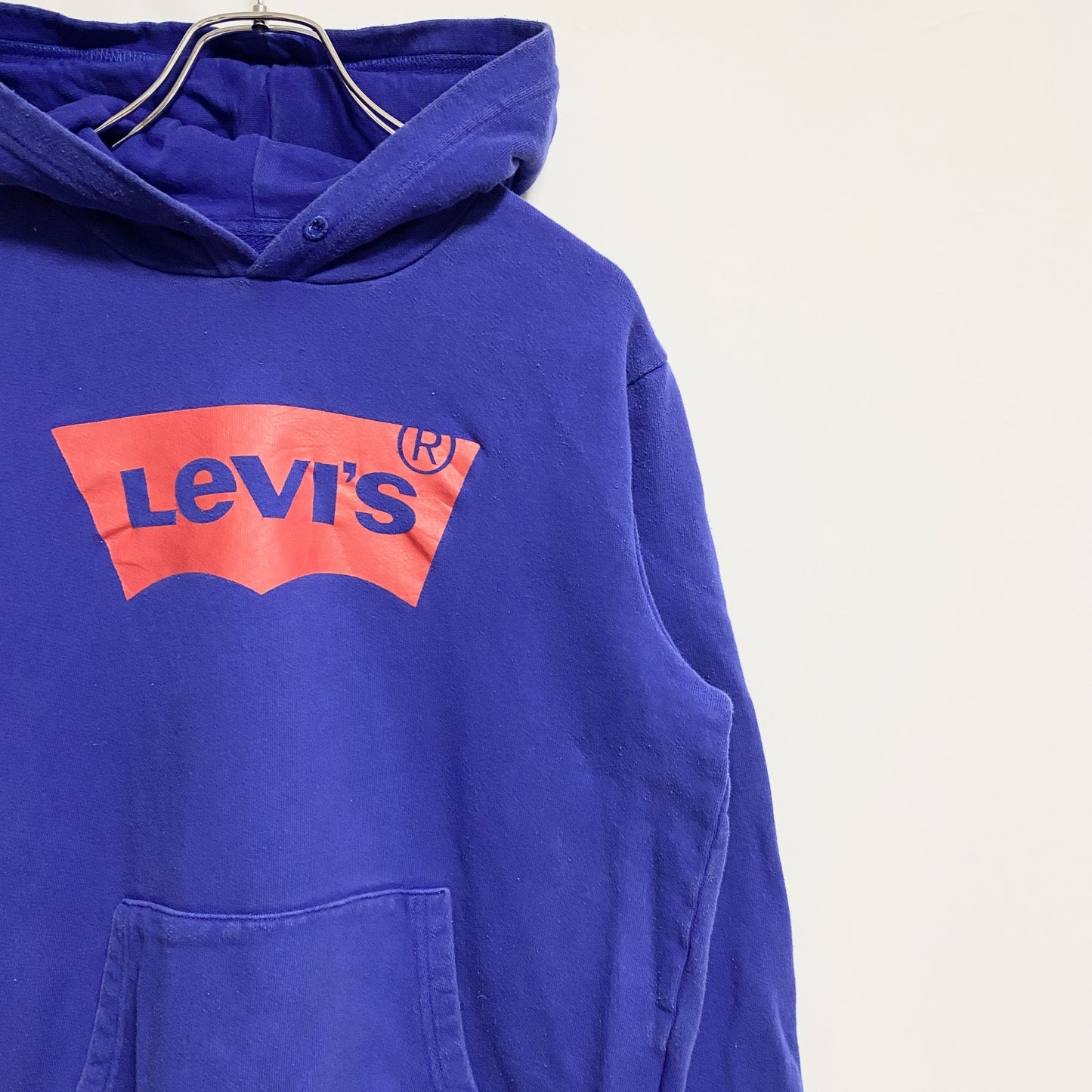 古着 used　LEVIS　リーバイス　長袖フロントプリントパーカー　スウェットプルオーバー　青　ブルー　秋冬服　Sサイズ