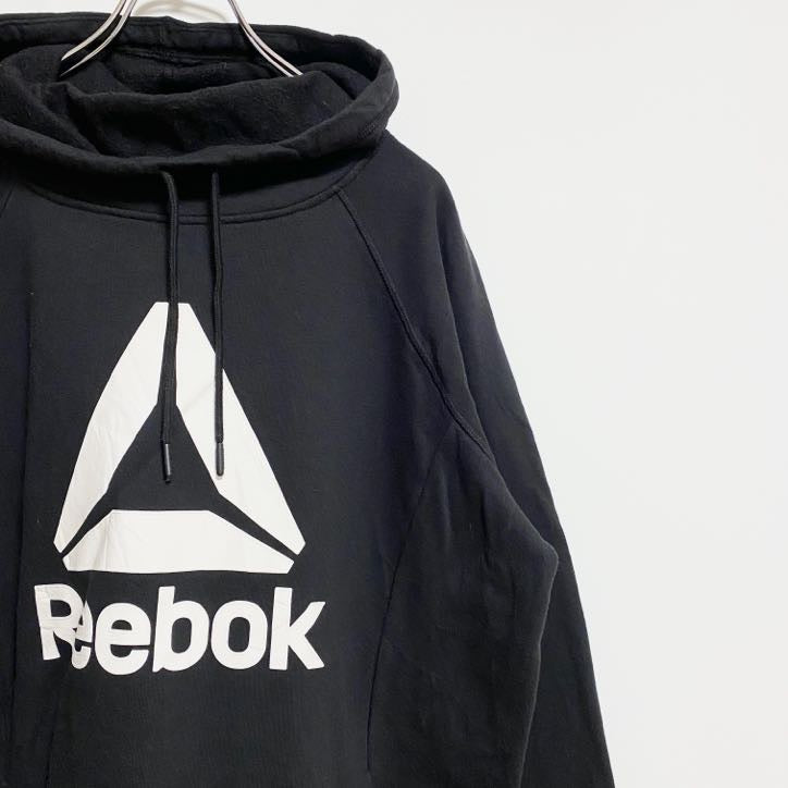 古着 used　Reebok　リーボック　長袖フロントプリントパーカー　黒　ブラック　秋冬服　ビッグシルエット　2XLサイズ