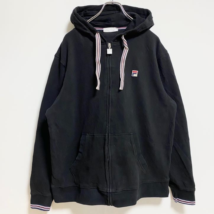 古着 used　FILA　フィラ　長袖ジップアップパーカー　ワンポイントロゴ刺繡　黒　ブラック　ヴィンテージ　秋冬服　XLサイズ