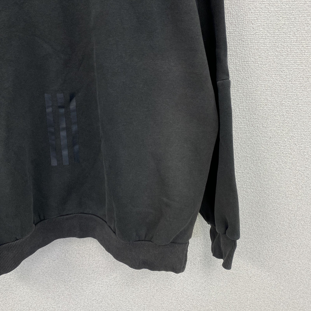 adidas　アディダス　スウェット/トレーナー　フェード　パフォーマンスロゴ　刺繍ロゴ　ワンポイント　黒　ブラック　Lサイズ　古着