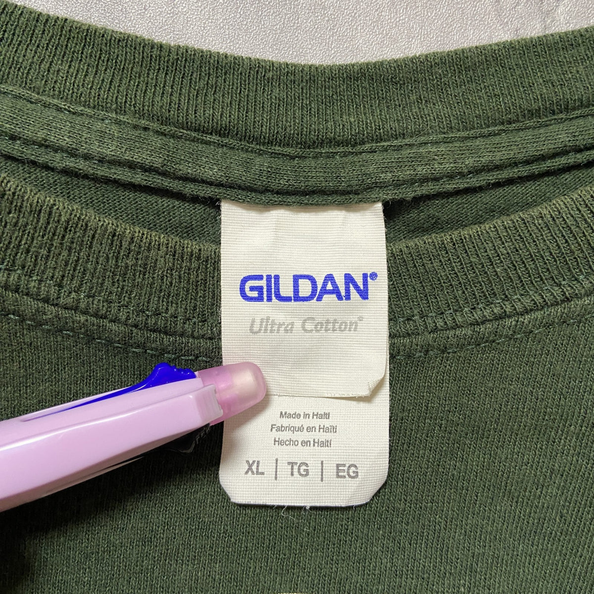 GILDAN　NCAA　NATIONAL CHAMPIONS　バスケ　半袖プリントTシャツ　緑　グリーン　スポーツ　古着