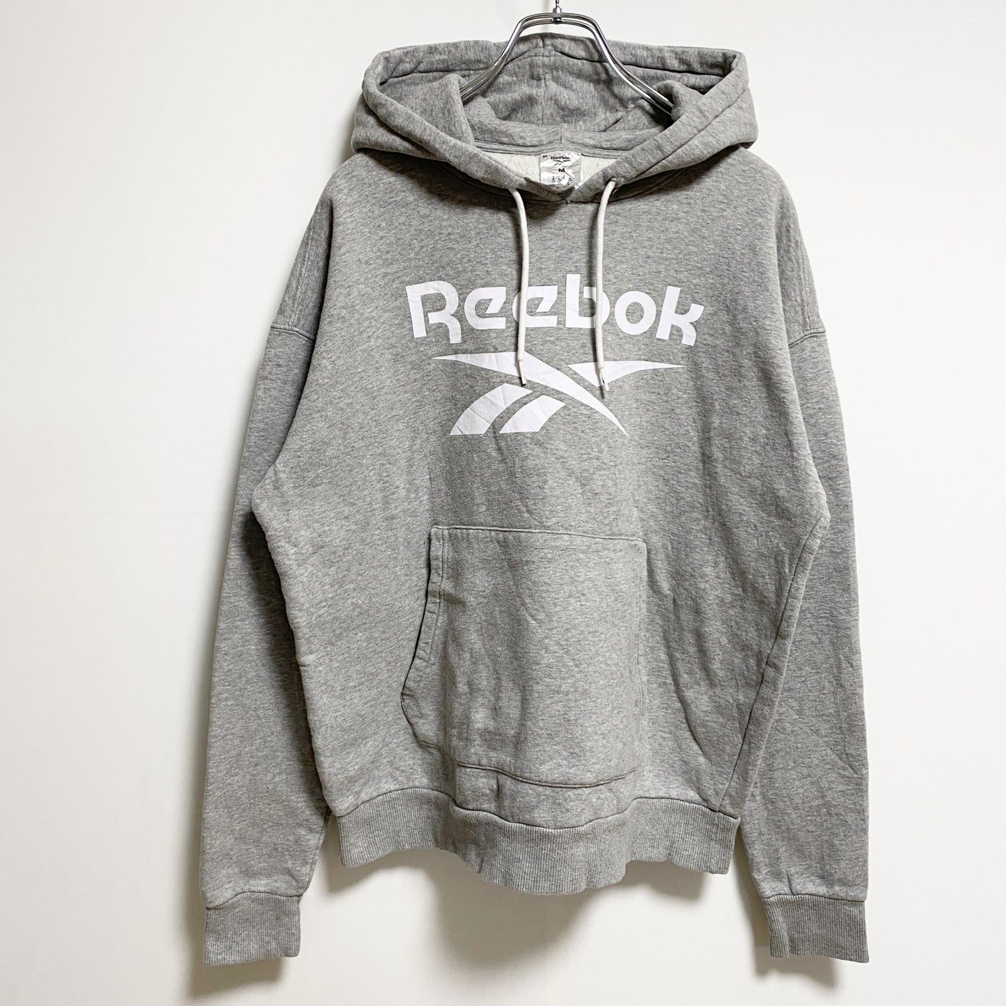 古着 used　Reebok　リーボック　長袖フロントロゴプリントパーカー　プルオーバー　グレー　秋冬服　Mサイズ