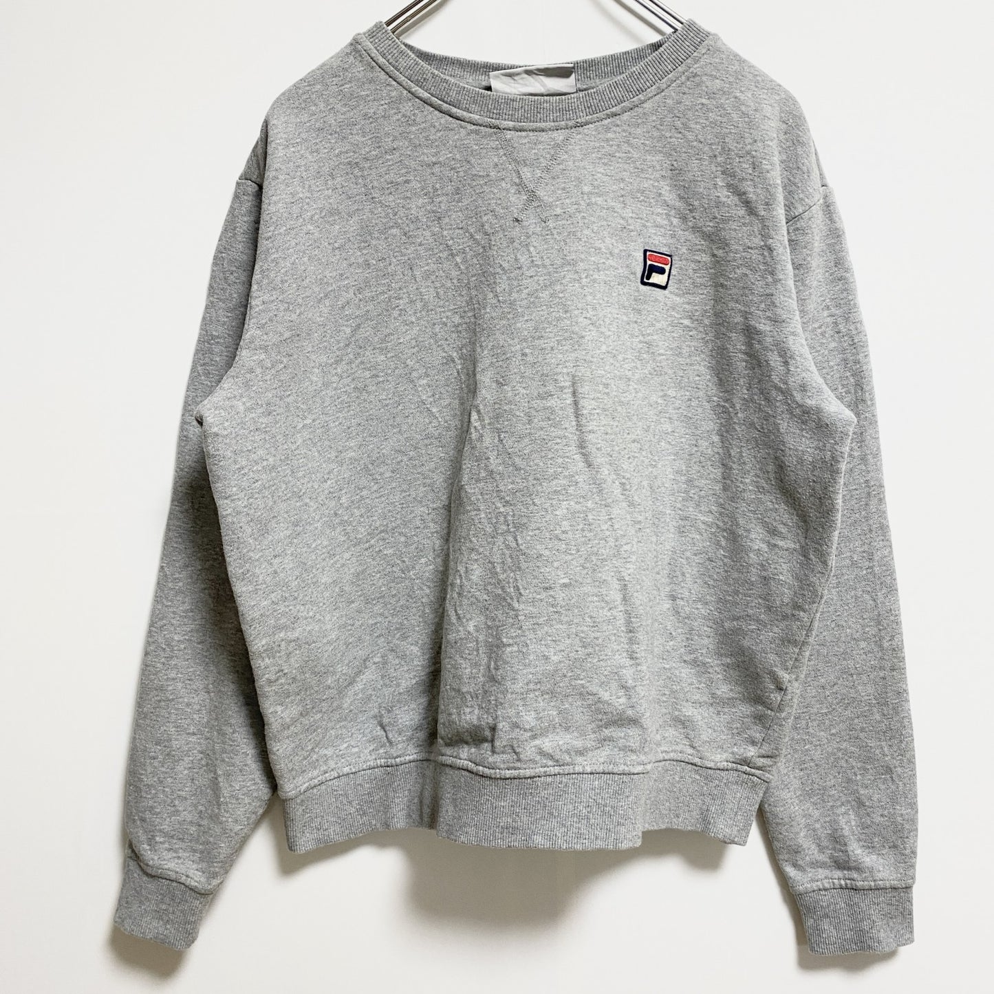 古着 used　FILA　フィラ　長袖クルーネックスウェット　トレーナー　ワンポイント刺繡　グレー　秋冬服　Lサイズ