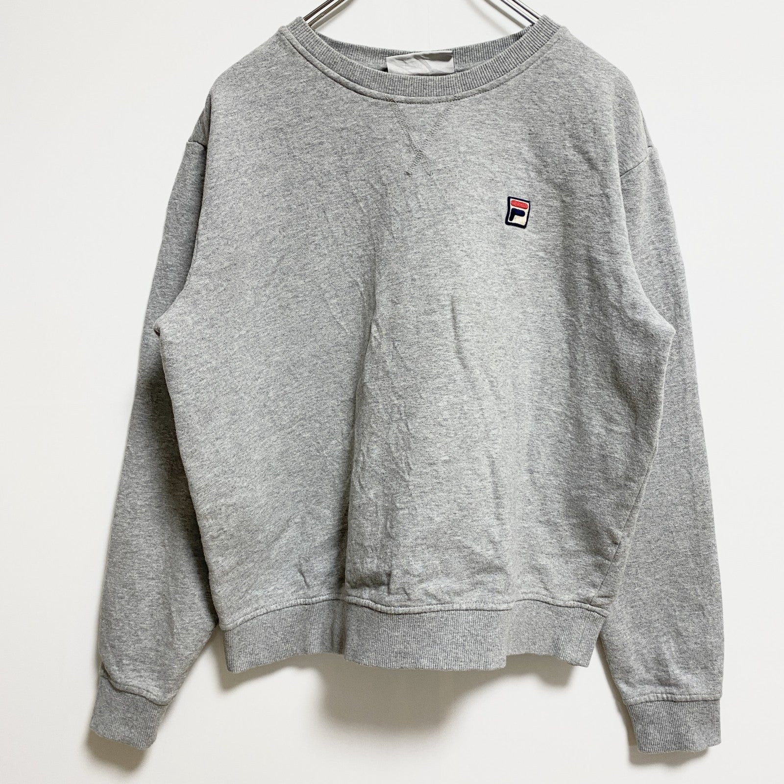 FILA　フィラ　長袖クルーネックスウェット　トレーナー　ワンポイント刺繍　グレー　灰色　秋冬服　Lサイズ　古着