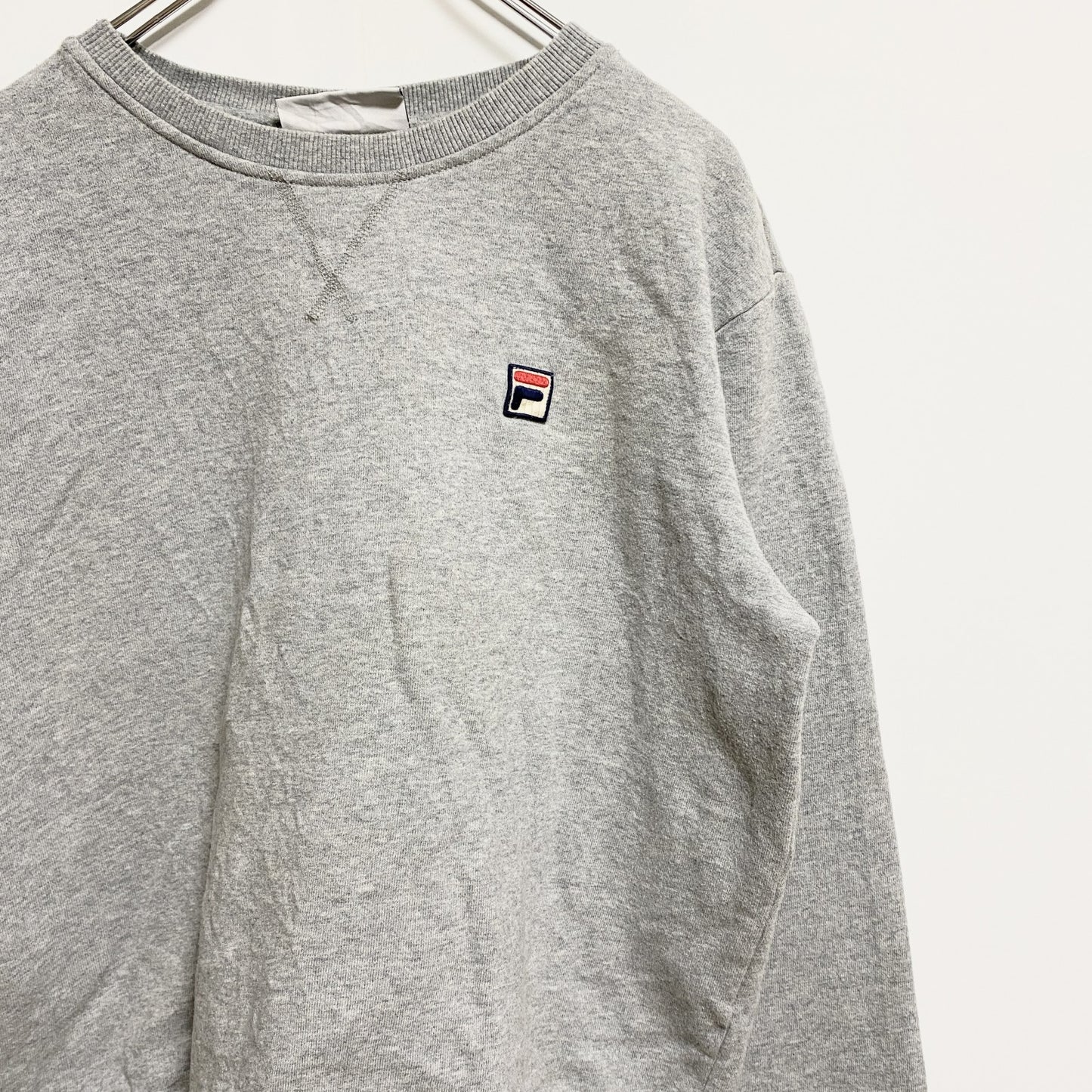 古着 used　FILA　フィラ　長袖クルーネックスウェット　トレーナー　ワンポイント刺繡　グレー　秋冬服　Lサイズ