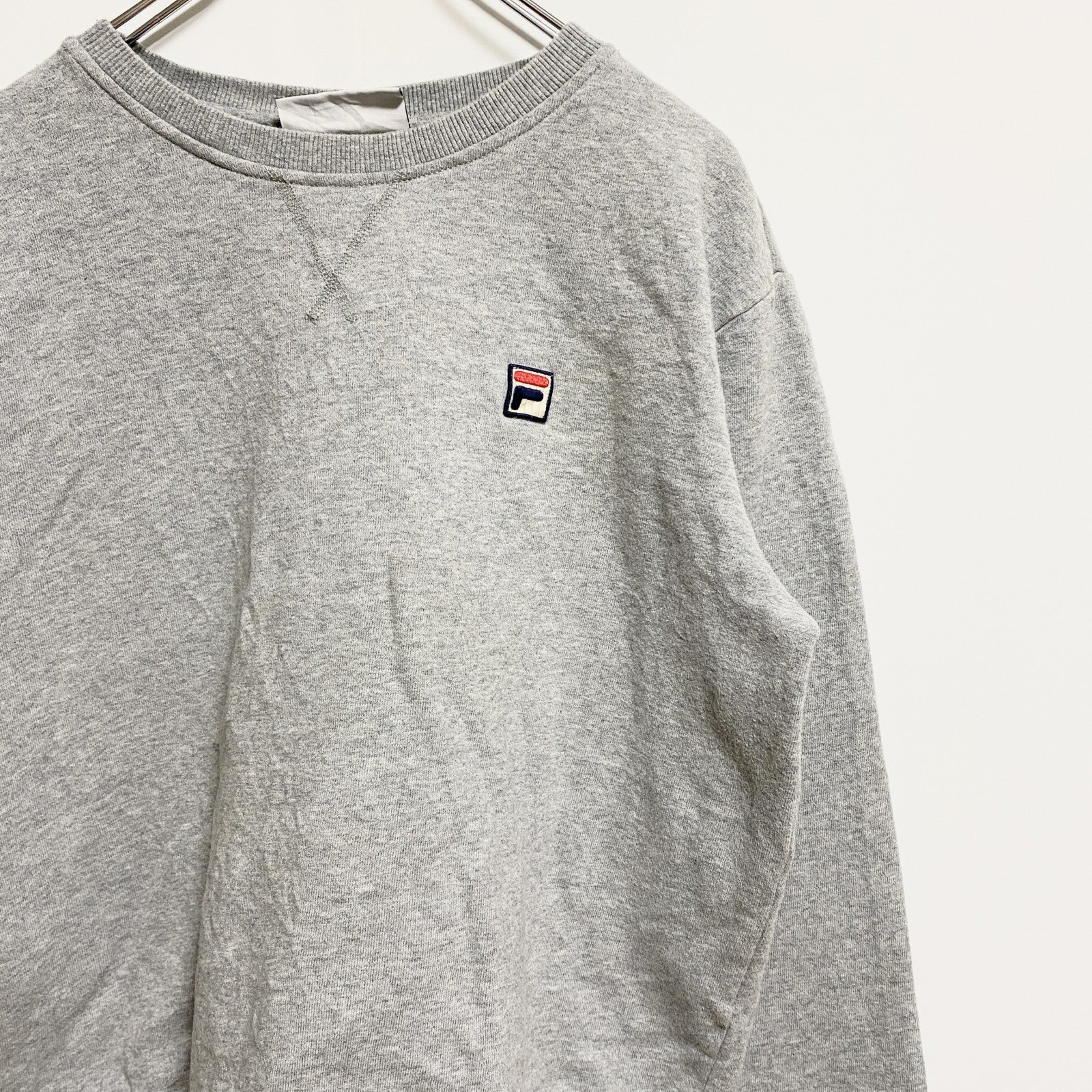 FILA　フィラ　長袖クルーネックスウェット　トレーナー　ワンポイント刺繍　グレー　灰色　秋冬服　Lサイズ　古着