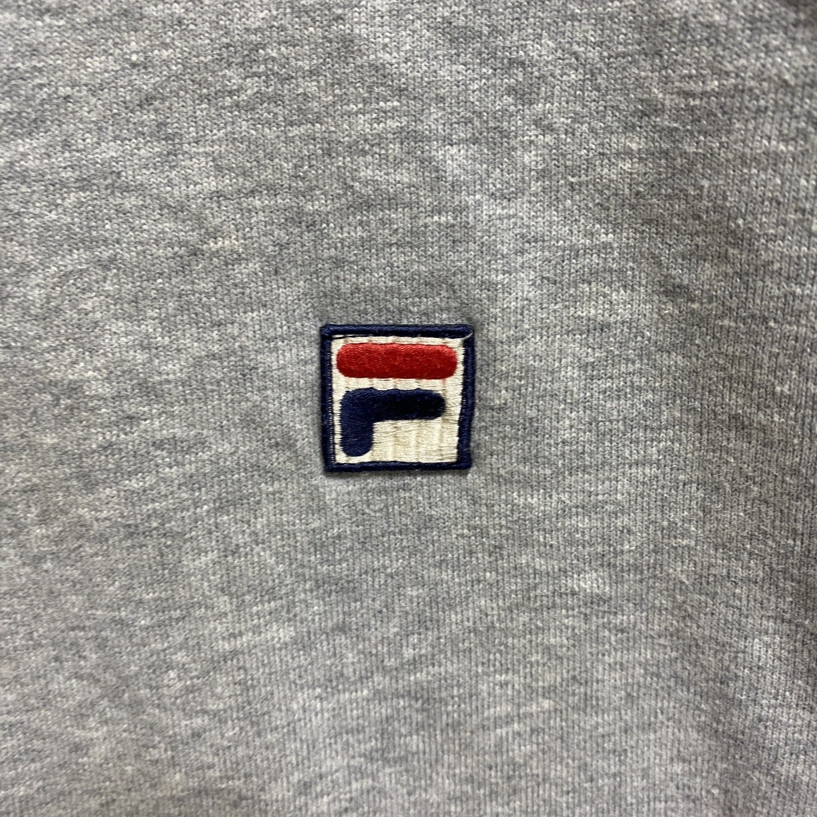 FILA　フィラ　長袖クルーネックスウェット　トレーナー　ワンポイント刺繍　グレー　灰色　秋冬服　Lサイズ　古着