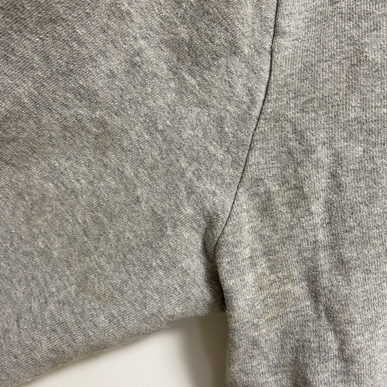 FILA　フィラ　長袖クルーネックスウェット　トレーナー　ワンポイント刺繍　グレー　灰色　秋冬服　Lサイズ　古着