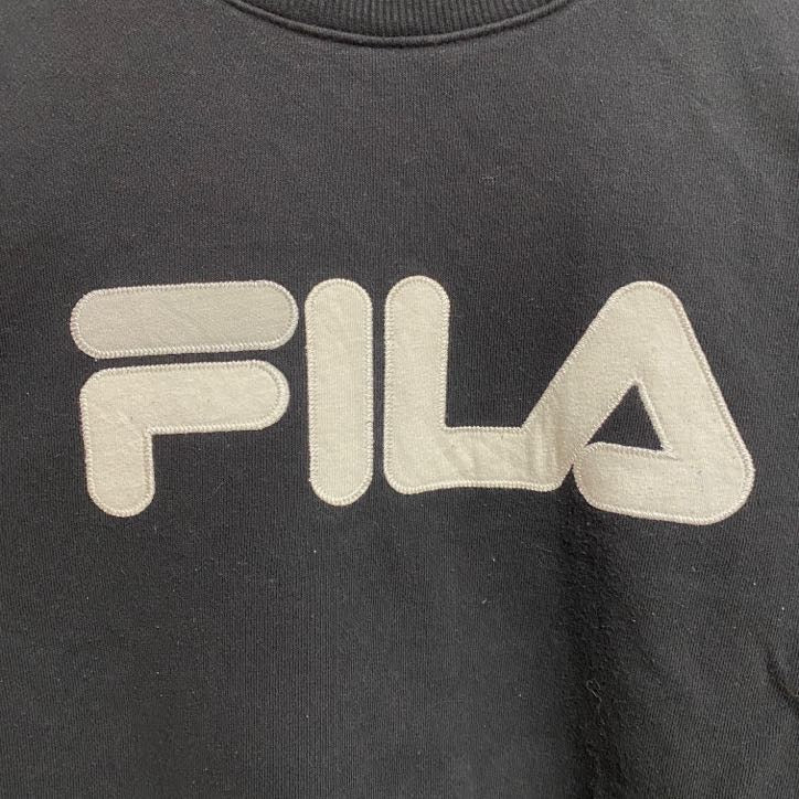 古着 used　FILA フィラ　長袖ビックロゴスウェット　トレーナー　クルーネック　黒　ブラック　Sサイズ