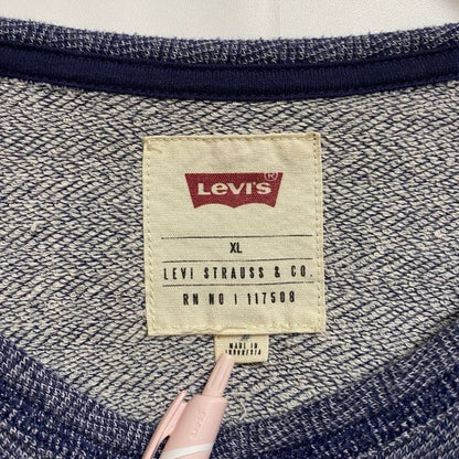 古着 used　LEVI’S リーバイス　長袖スウェット　トレーナー　ワンポイントロゴ刺繍　秋冬服　ビックシルエット　XLサイズ