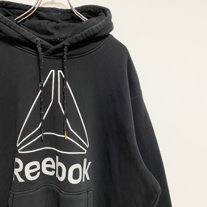 古着 used　Reebok　リーボック　長袖フロントロゴパーカー　黒　ブラック　秋冬服　ビッグシルエット　2XLサイズ