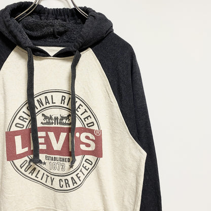 古着 used　LEVI’S　リーバイス　長袖フロントロゴプリントパーカー　スウェット　白　ホワイト　黒　ブラック　秋冬服